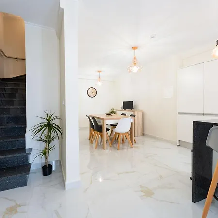 Flh Triplex With Terrace