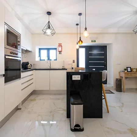 Flh Triplex With Terrace * Santa Cruz (Madeira)