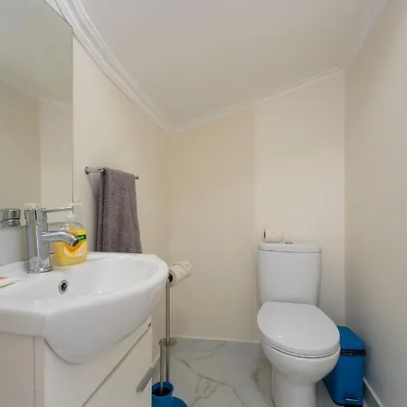 Semesterbostad Flh Triplex With Terrace Santa Cruz (Madeira)