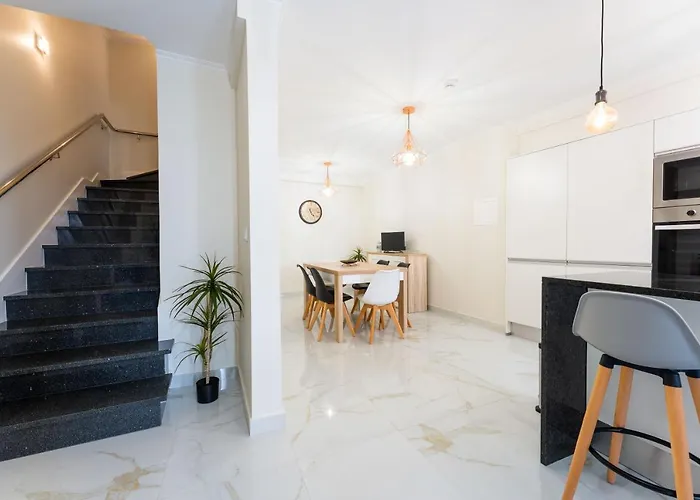 Flh Triplex With Terrace