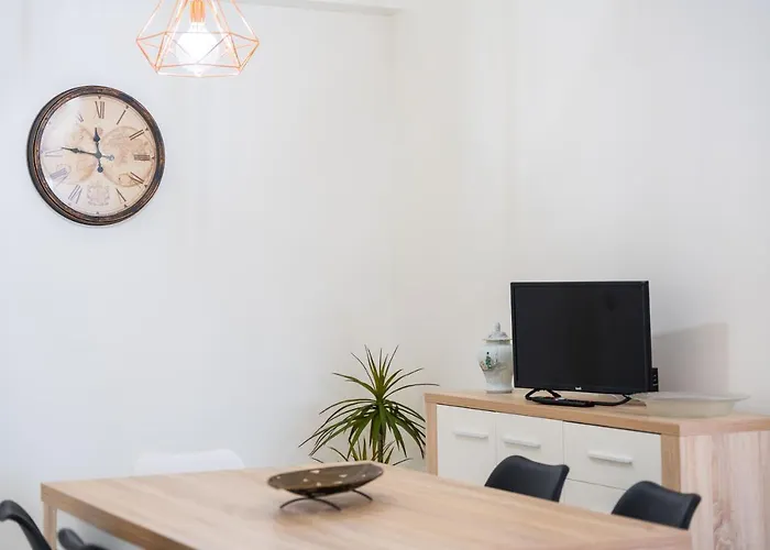 Flh Triplex With Terrace *