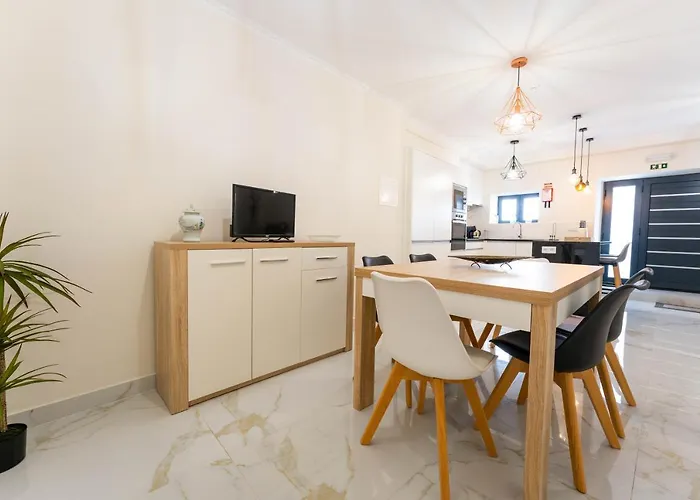 Flh Triplex With Terrace